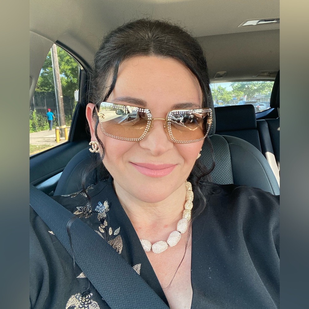 Meet your Posher, Gila